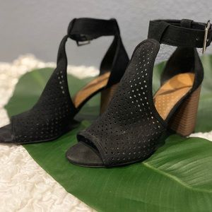 Universal Thread Open Toed Booties